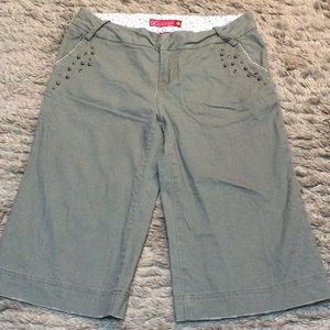 💋 4/$30 Studded pocket short/Capri pants shorts